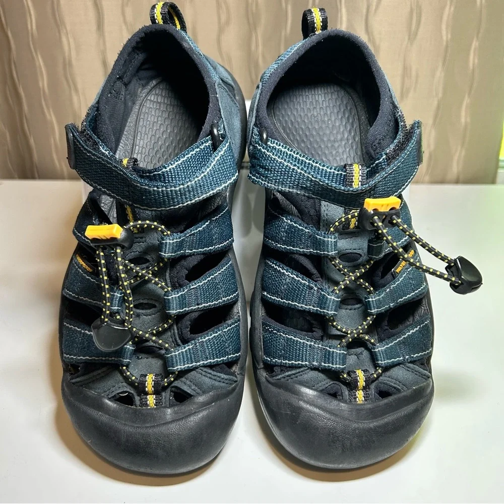 Keen Newport H2 Youth 4 Closed Toe Toggle Laced Navy Blue Yellow Black Water